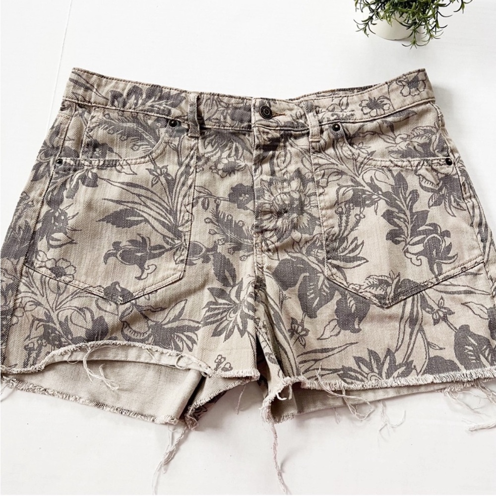 Free People Beginner's Luck Printed Slouch
Shorts in Stone Cream